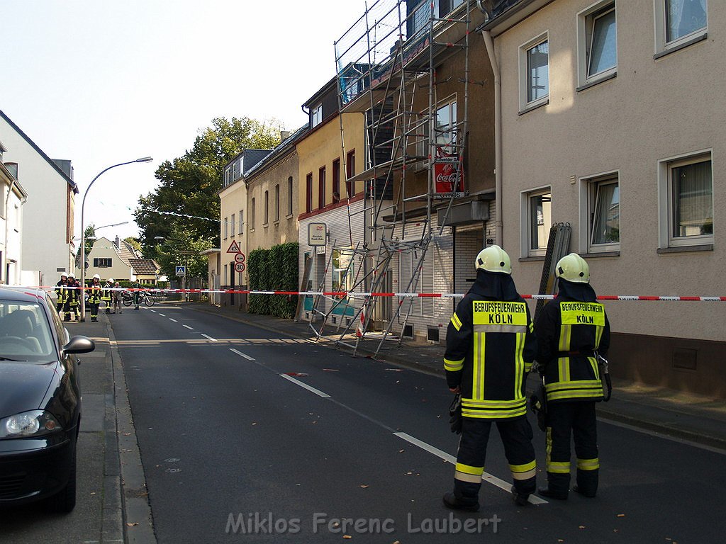 Geruest droht umzukippen Koeln Holweide P123.JPG